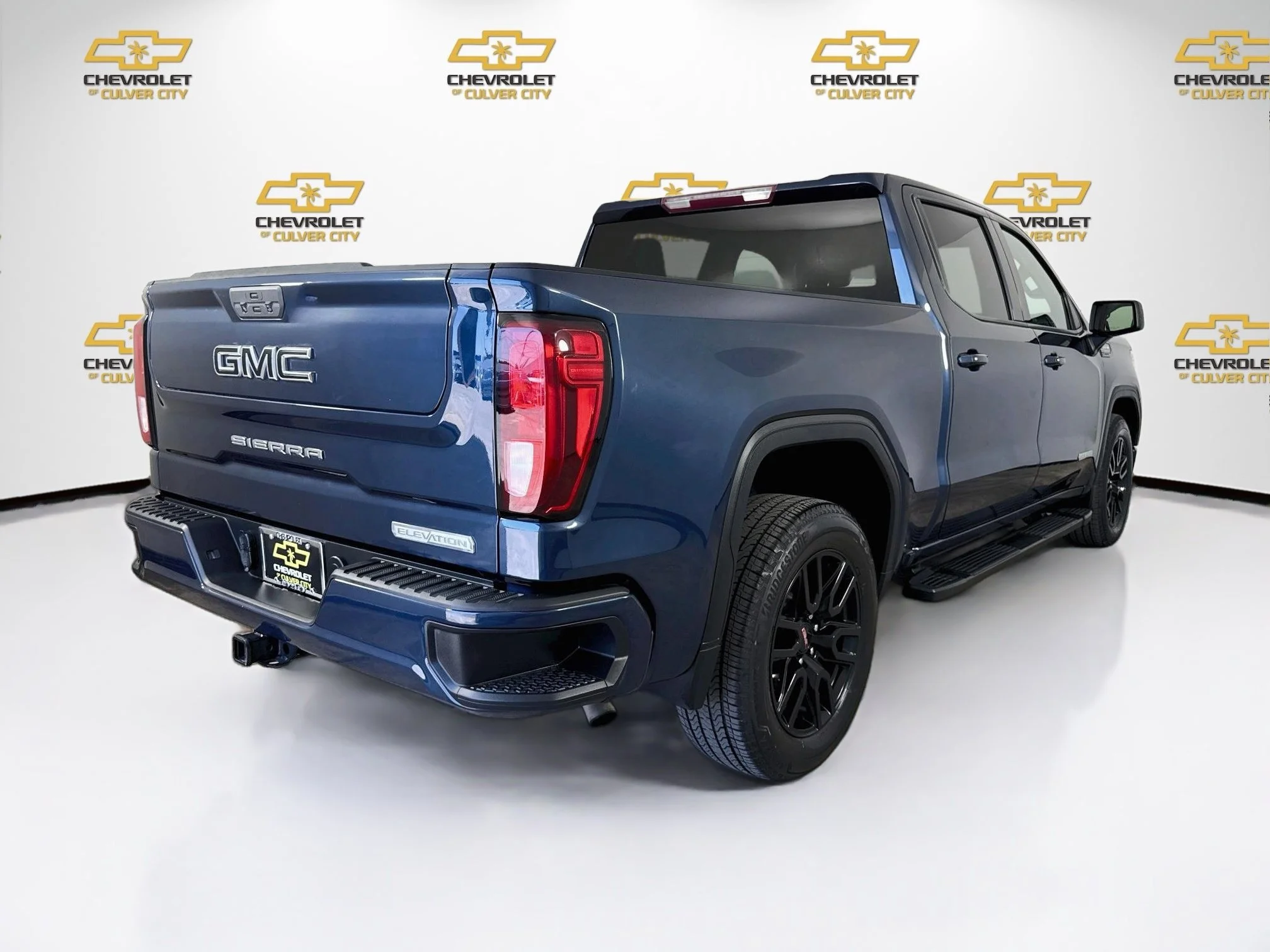 Used 2021 PACIFIC BLUE METALLIC GMC Elevation image 8