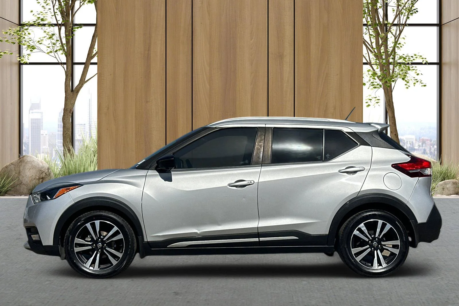 Used 2019 Silver Nissan SR image 7