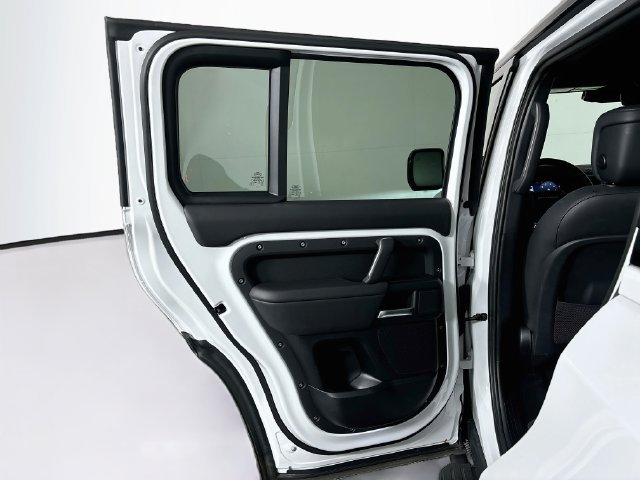 New 2026 White Land Rover X-Dynamic SE image 22