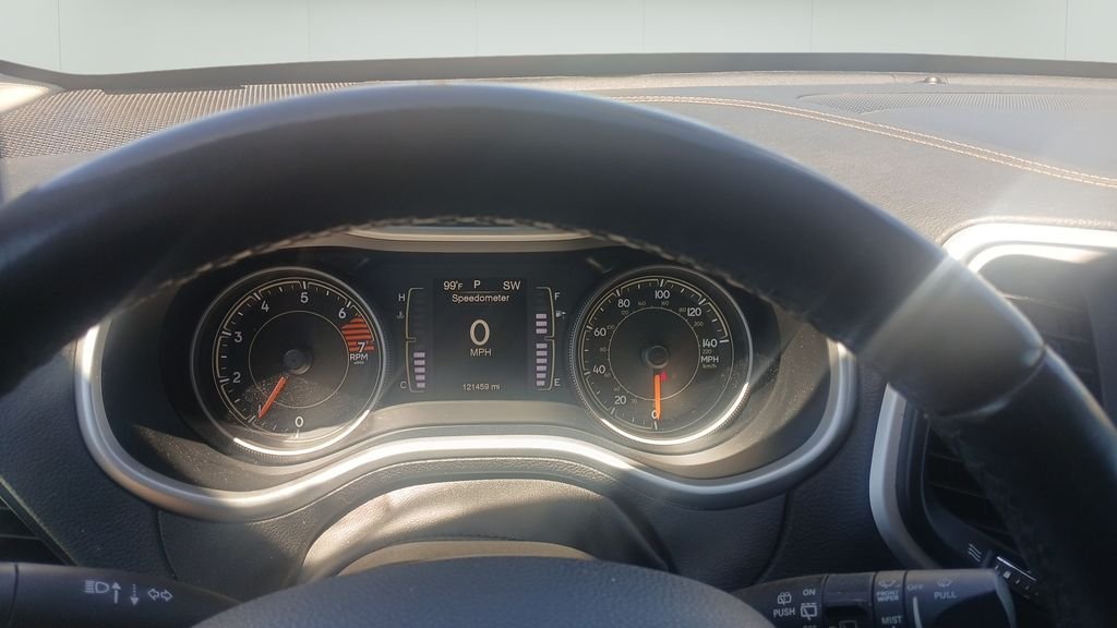 Used 2018 Silver Jeep Latitude Plus image 10
