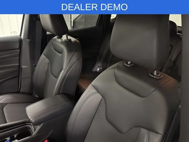 New 2026 White Jeep Latitude image 7