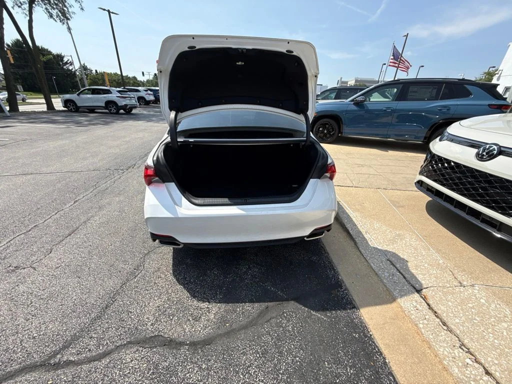 Used 2022 Pearl Toyota XLE image 24