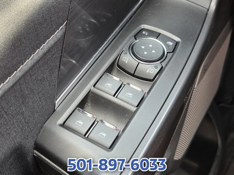 Used 2025 Oxford White FORD LARIAT 4WD SuperCrew 5.5