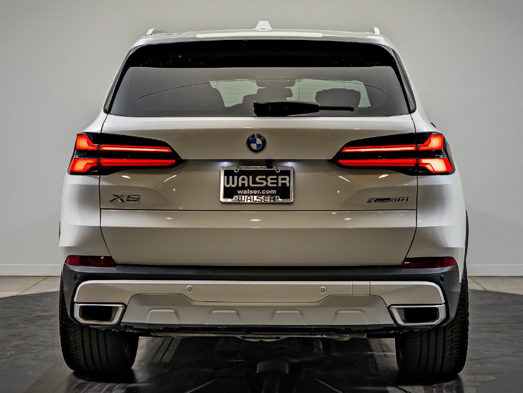 Used 2024 Mineral White Metallic BMW xDrive40i image 7