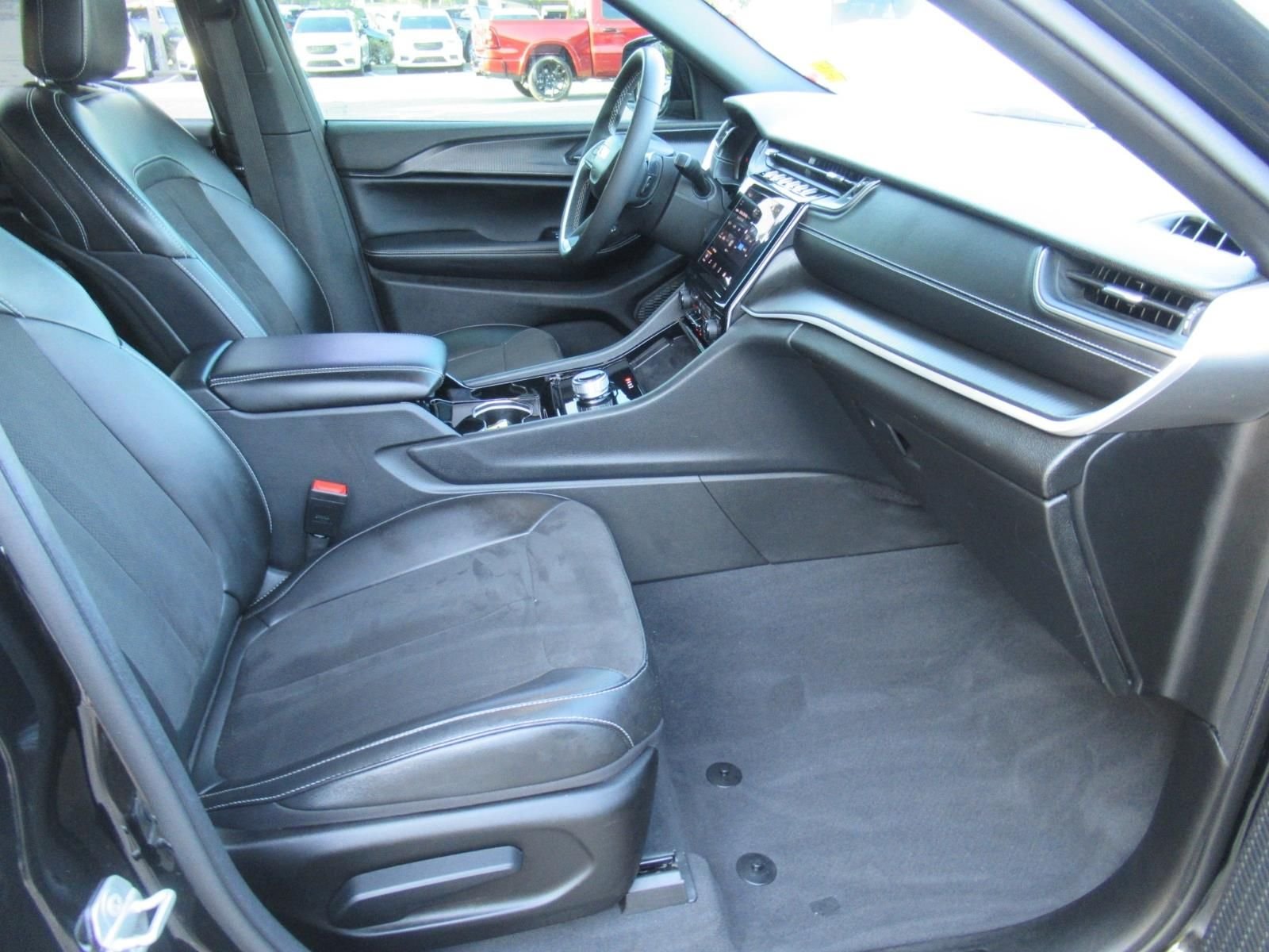Used 2023 Black Jeep Altitude X image 10