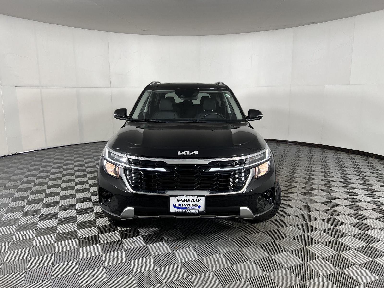 Used 2024 Fusion Black Kia EX image 2