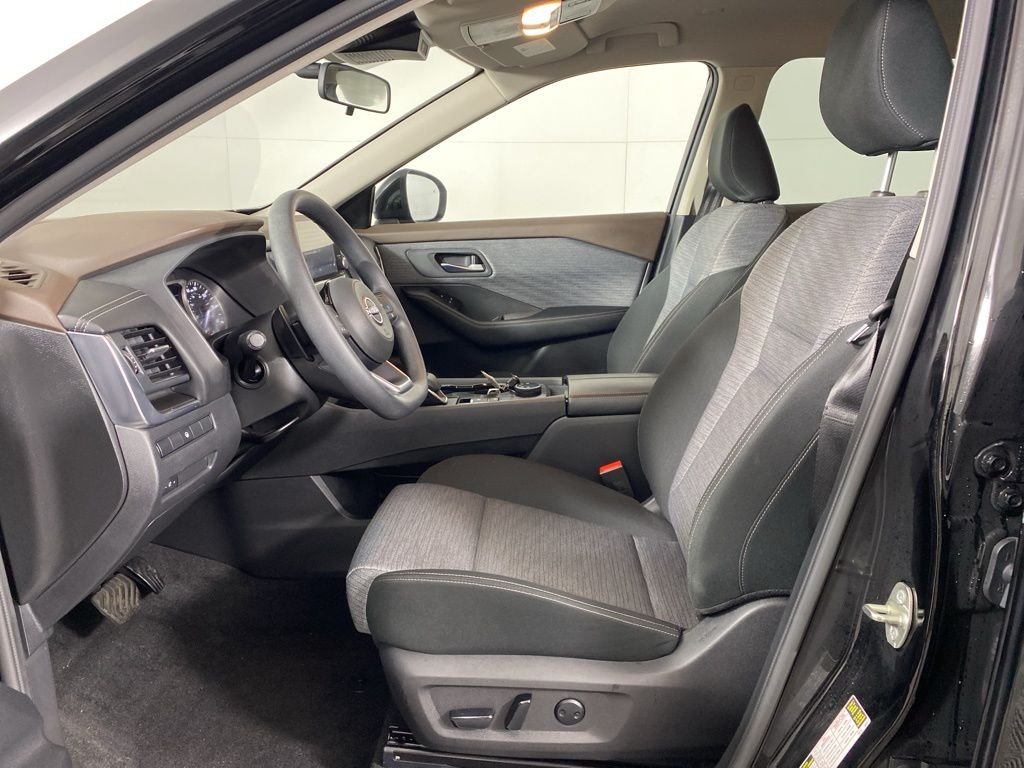 2023 Nissan Rogue SV - Photo 16