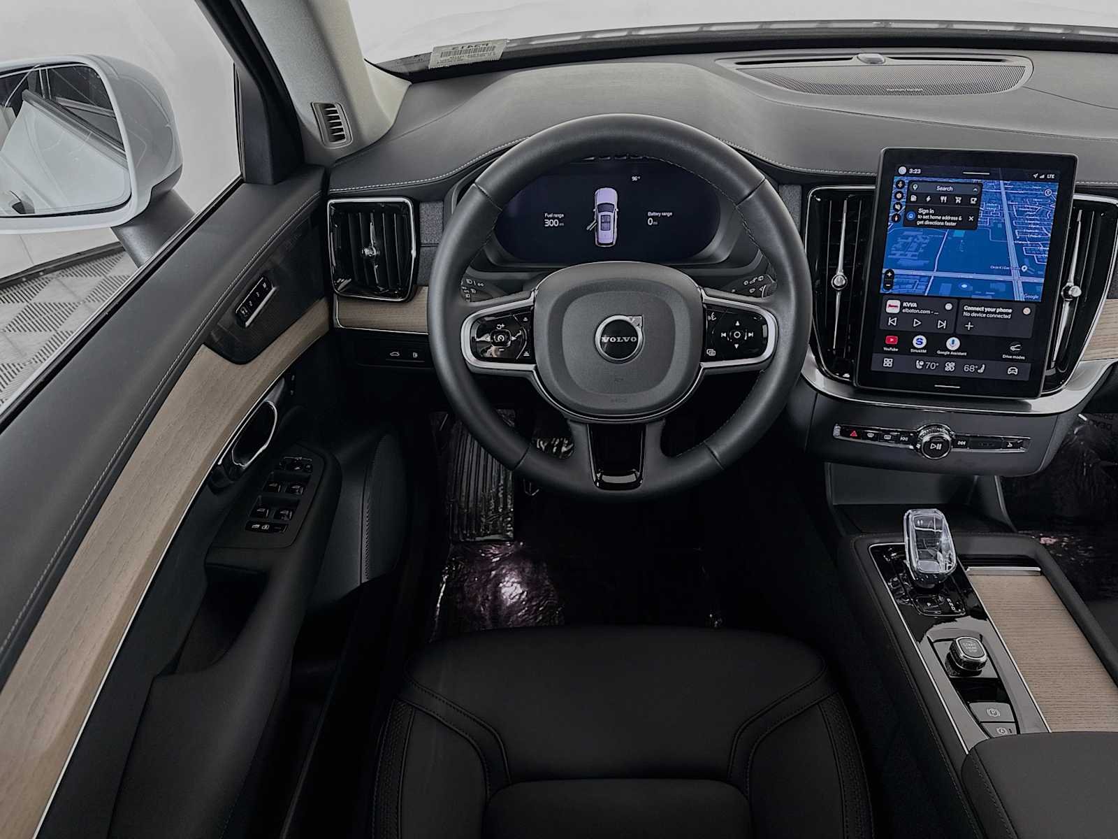 Certified Used 2025 Crystal White Volvo Plus image 21