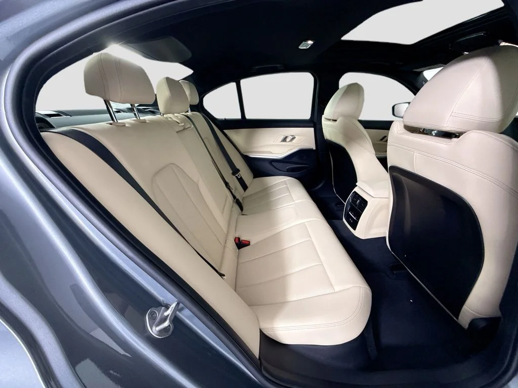 2025 BMW 3 Series 330i - Photo 23