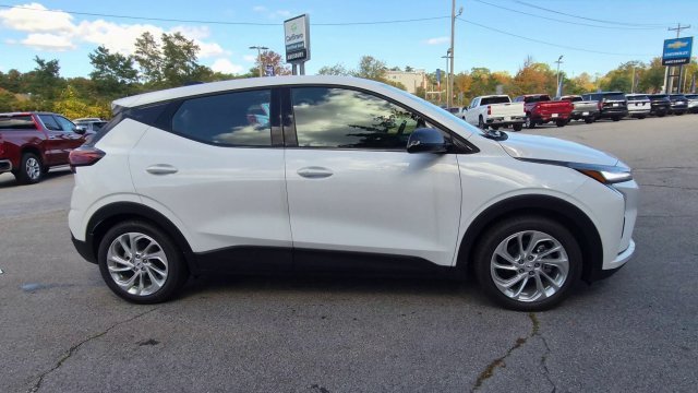 2027 Chevrolet Bolt LT - Photo 9