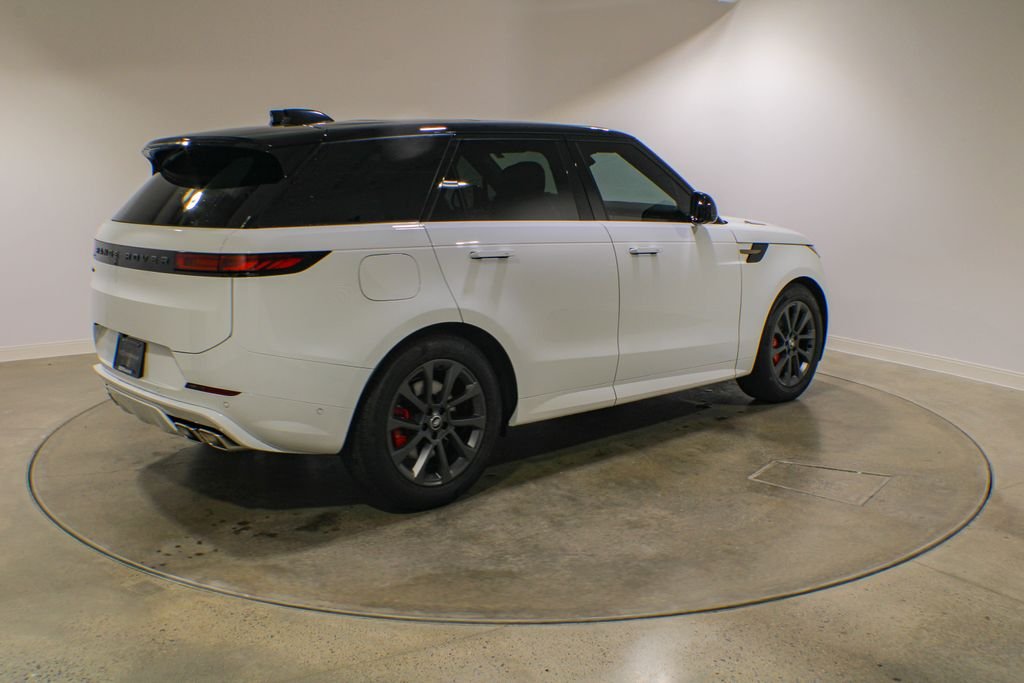 Used 2025 Fuji White Land Rover Dynamic SE image 6