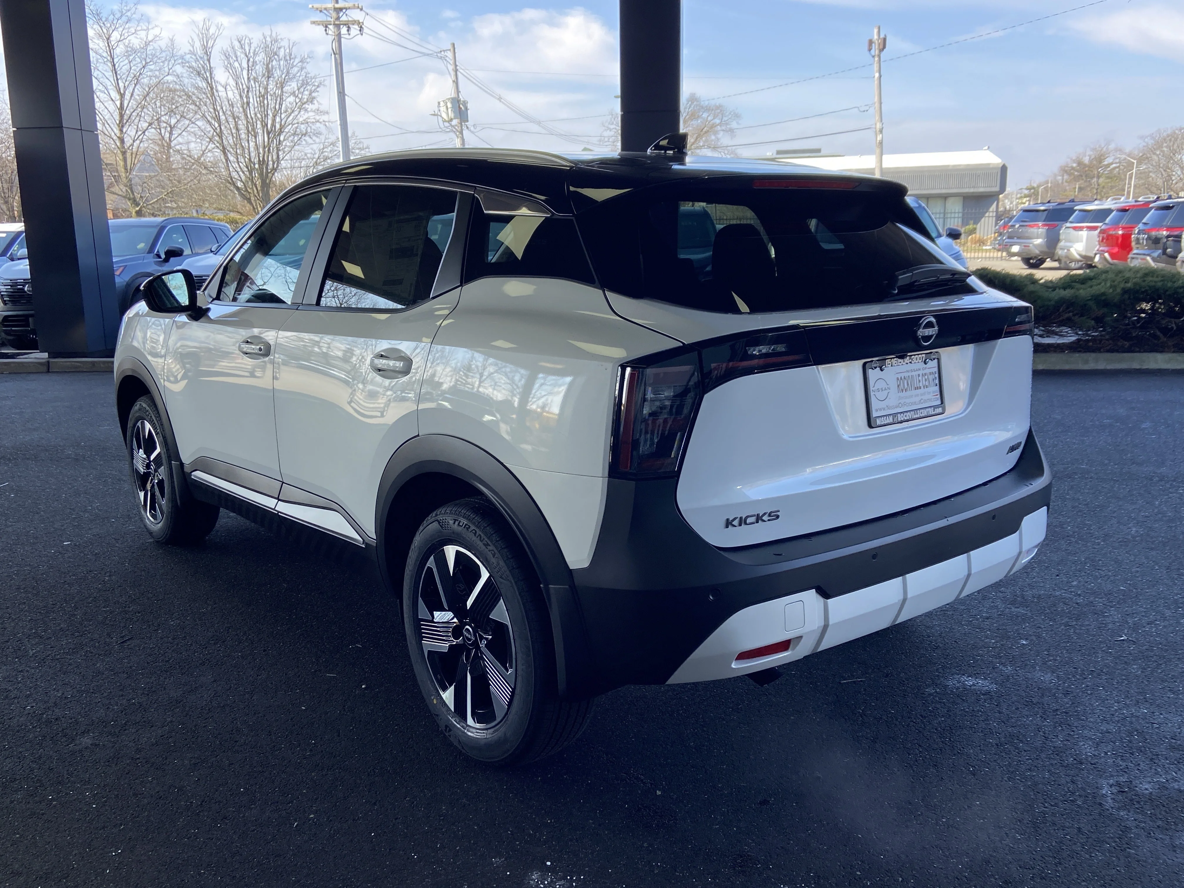 New 2026 Aspen White Tricoat/Super Black Nissan SV image 7