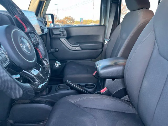 Used 2016  Jeep Unlimited Sport image 8