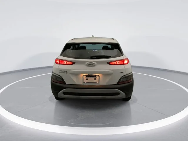 Used 2023 White Hyundai SE image 3
