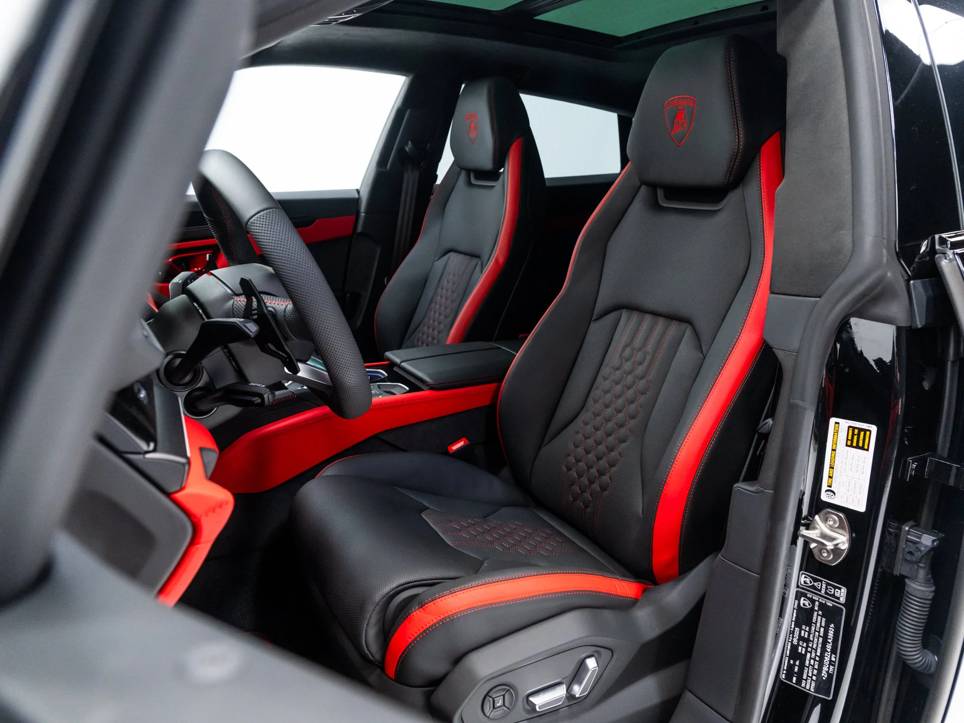 Used 2025 Nero Noctis Metallic Lamborghini SE image 33