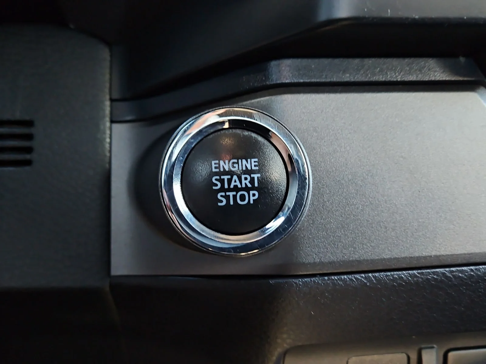Used 2021 Super White - 040 Toyota SR5 V6 image 19