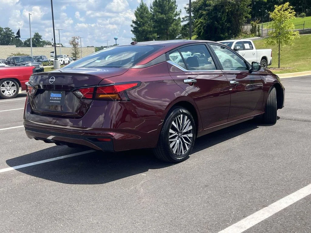 Used 2025 Red Nissan 2.5 SV image 3