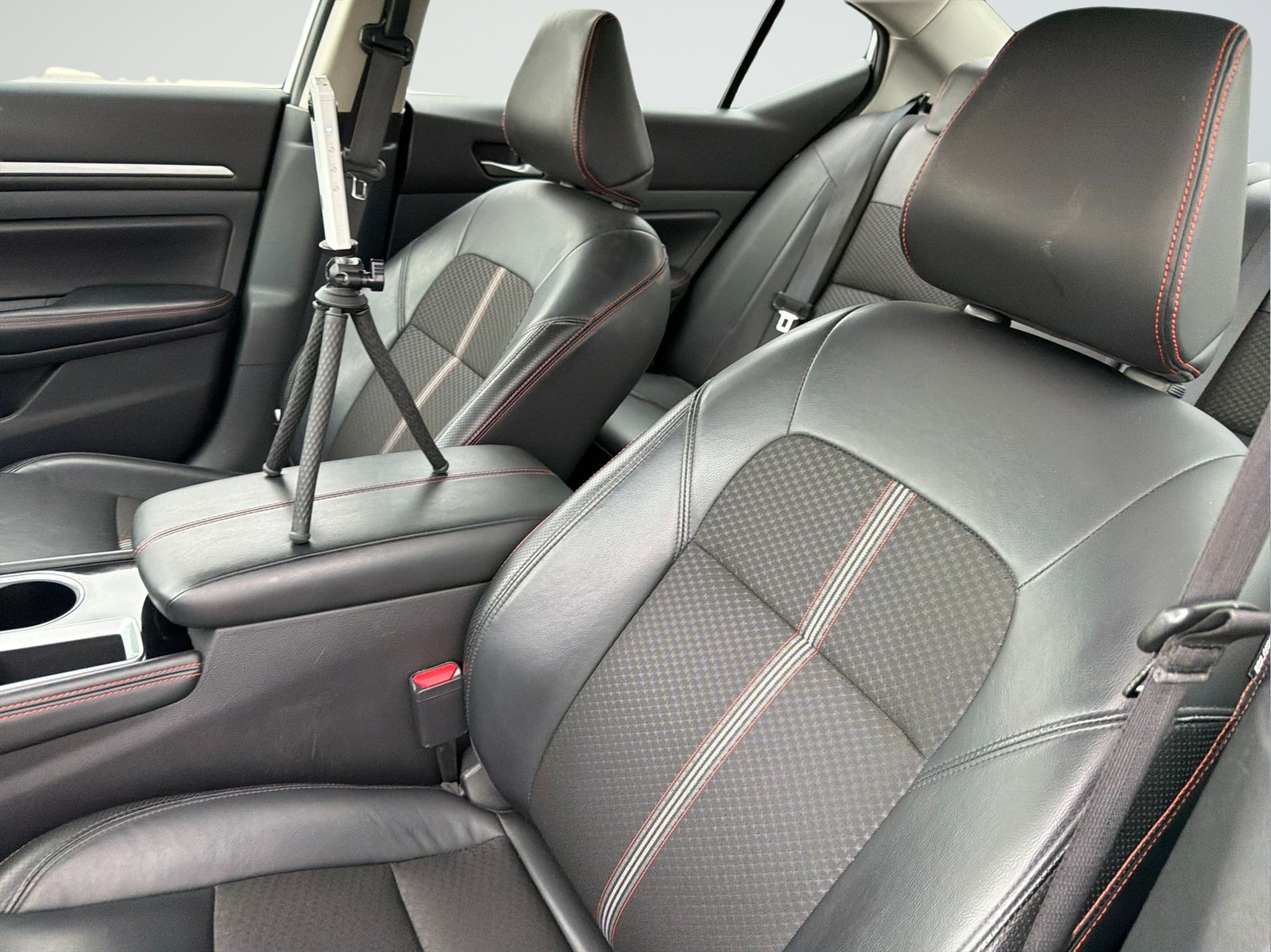 Used 2024 Silver Nissan 2.5 SR image 20