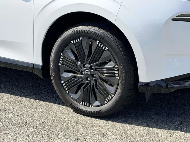 New 2026 Everest White Pearl TriCoat Nissan Platinum image 7