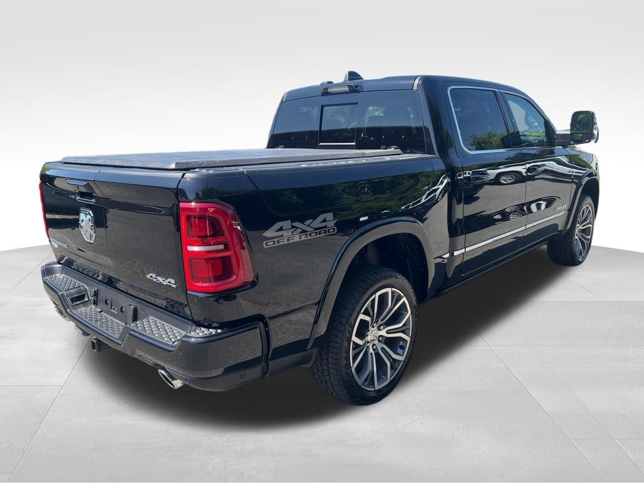 New 2026 Diamond Black Crystal Pearl-Coat Exterior Paint RAM Tungsten image 6
