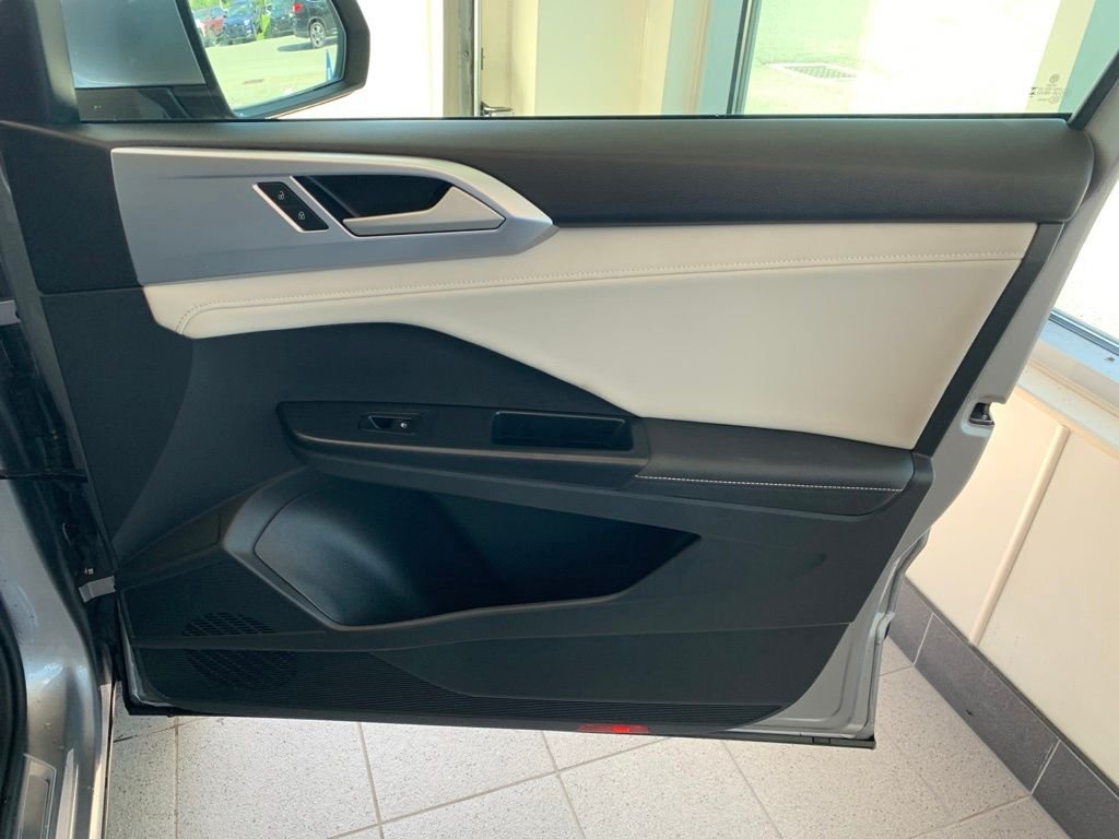 2025 Volkswagen Taos SE - Photo 16