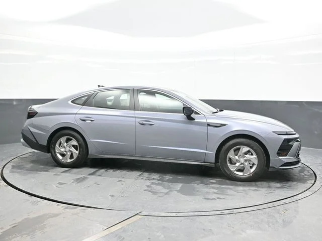 New 2026 Blue Hyundai SE image 8