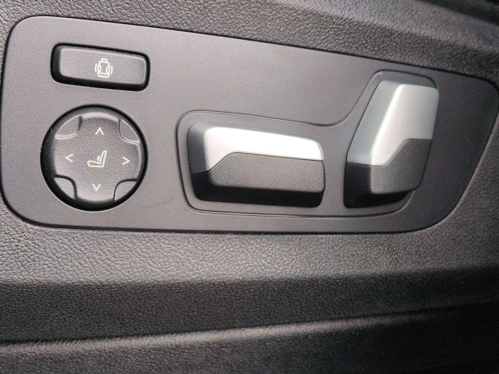 New 2026 Skyscraper Grey Metallic BMW xDrive50e image 17