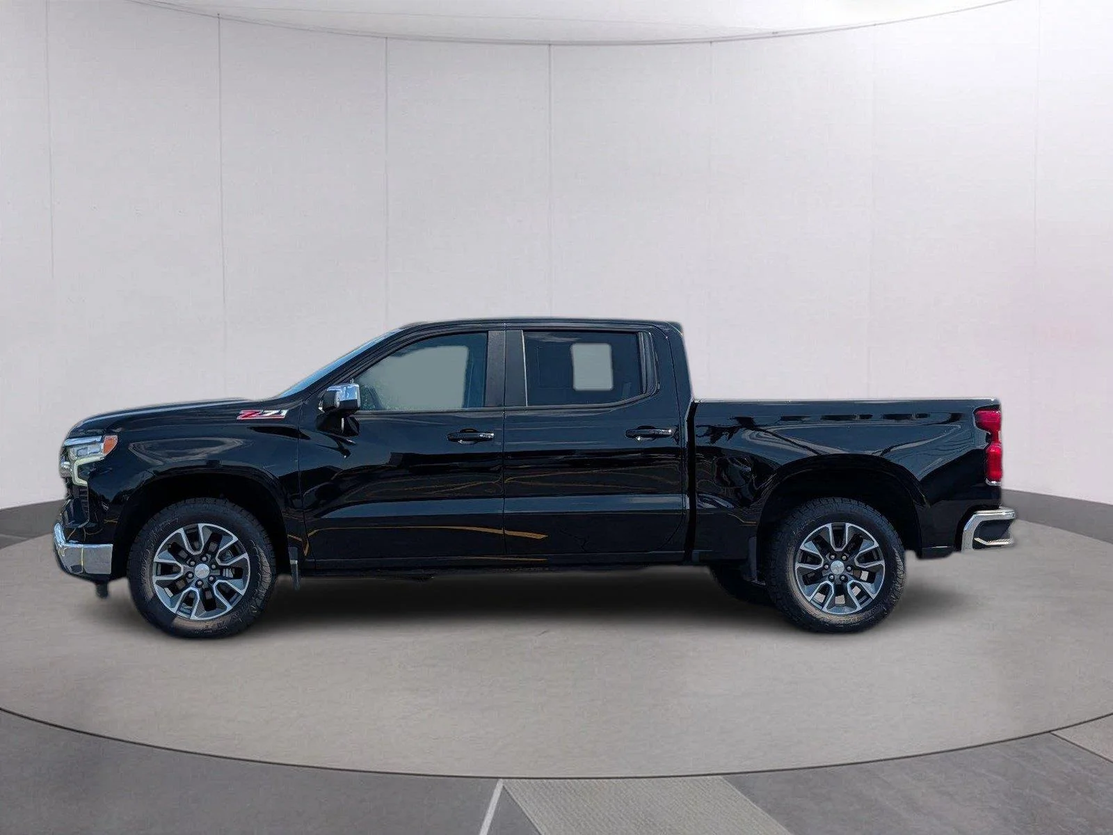 Used 2025 Black Chevrolet LT image 2