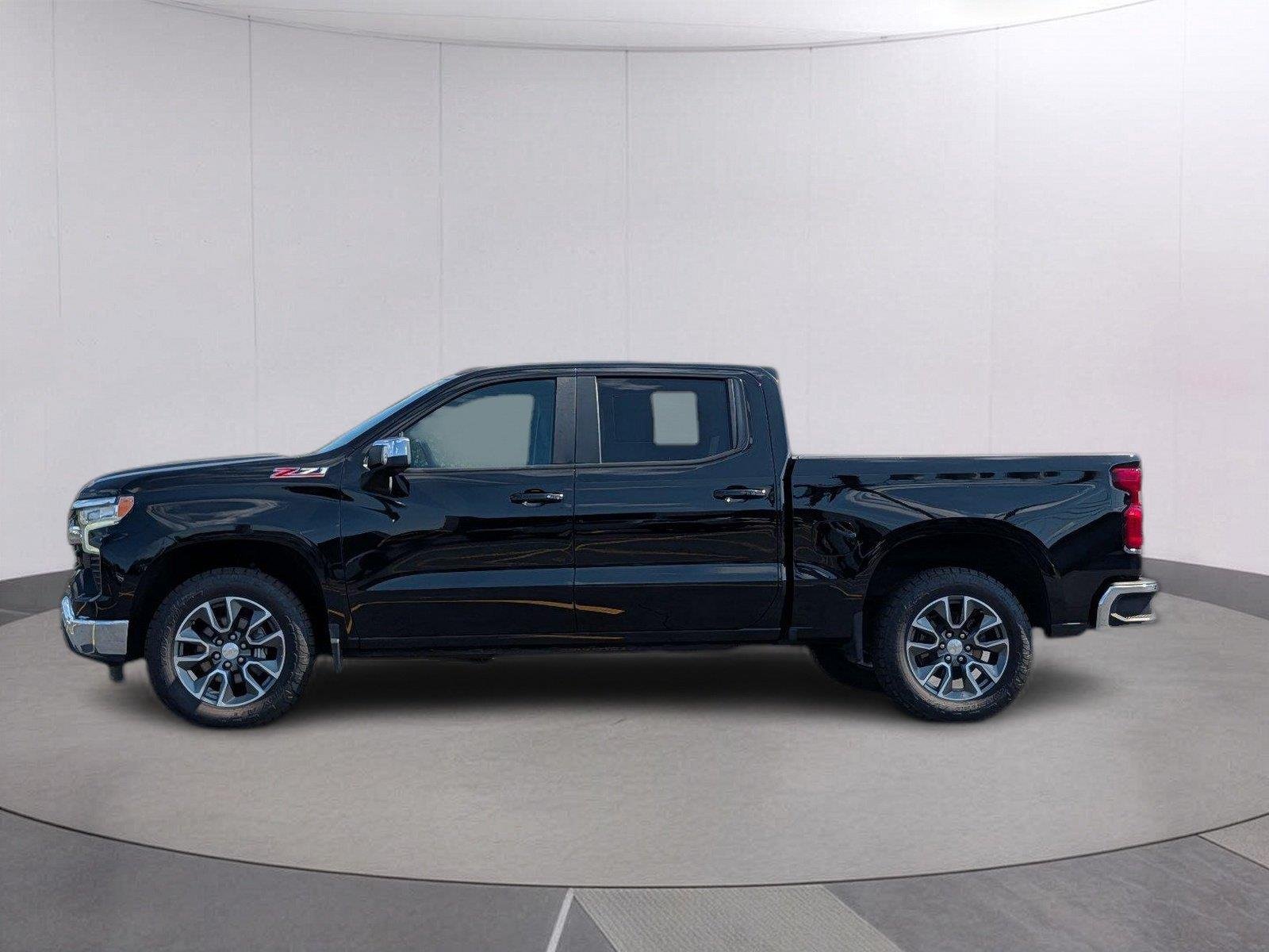 Used 2025 Black Chevrolet LT image 2