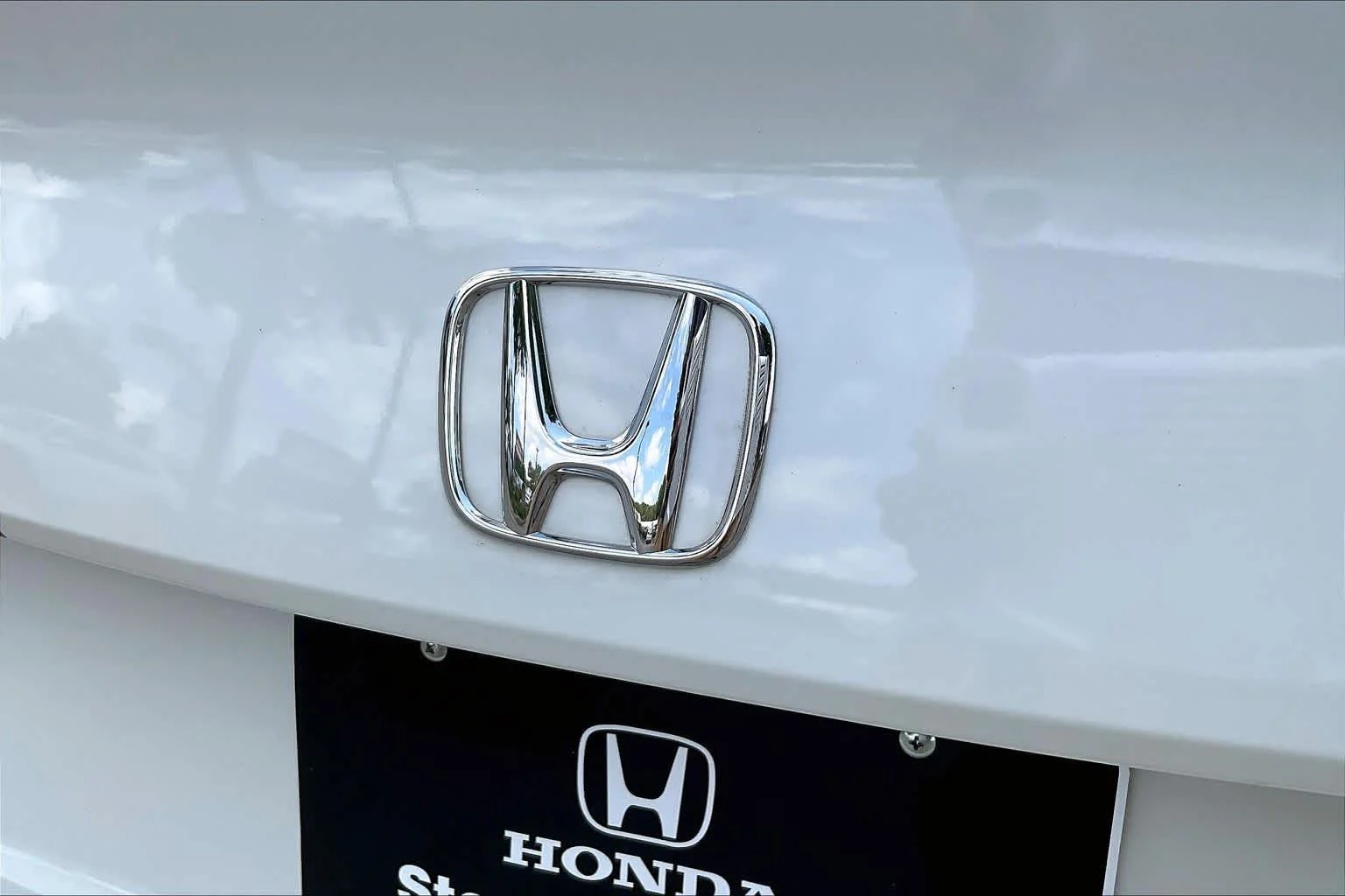 Used 2025 Platinum White Pearl Honda LX image 10
