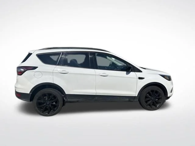 Used 2017 White Ford SE image 6