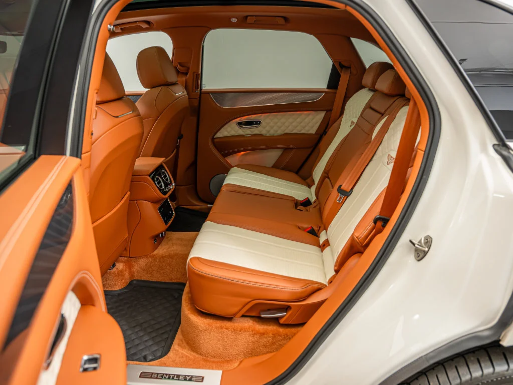 Used 2022 White Bentley V8 image 54