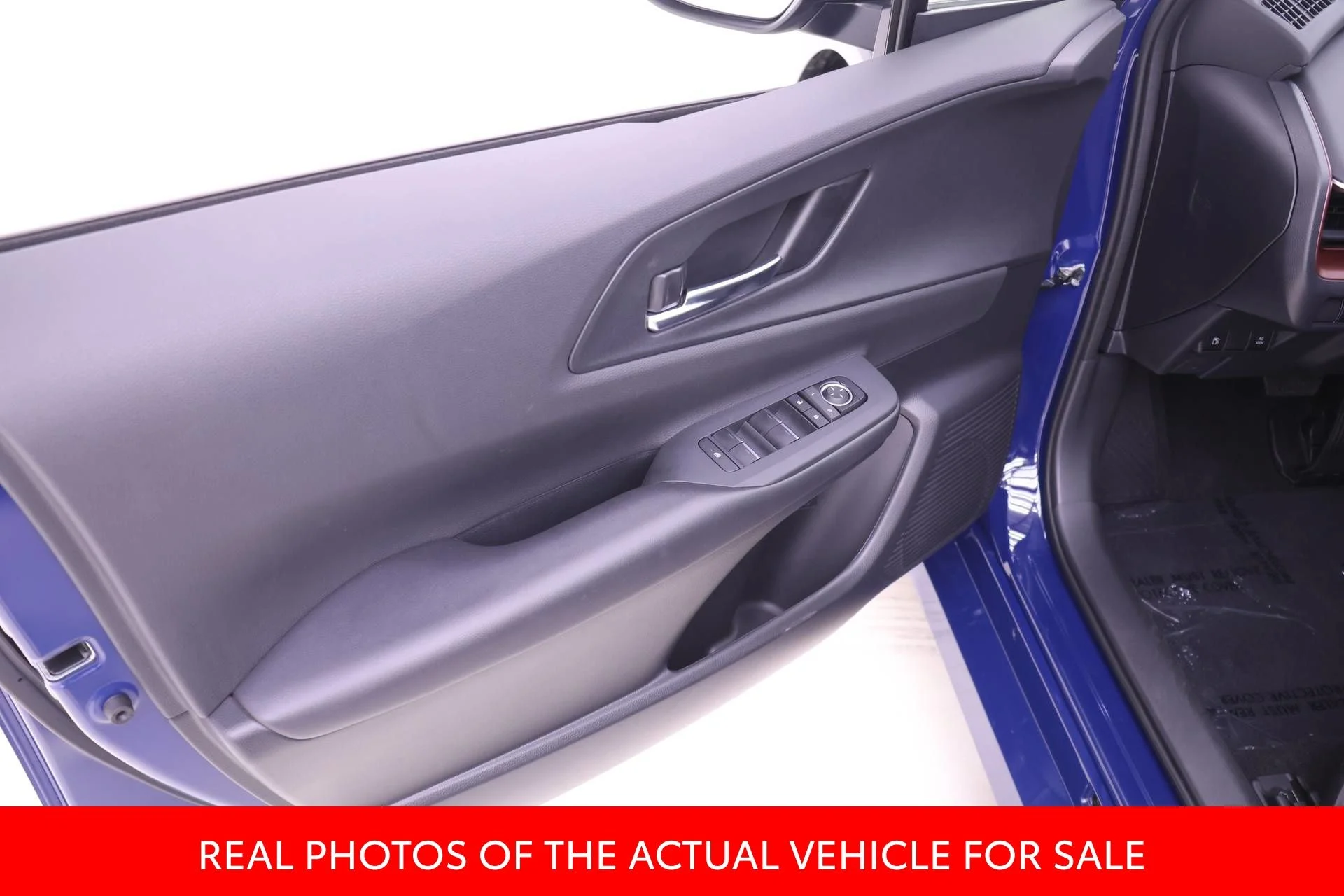 2024 Toyota Prius Prime XSE - Photo 10