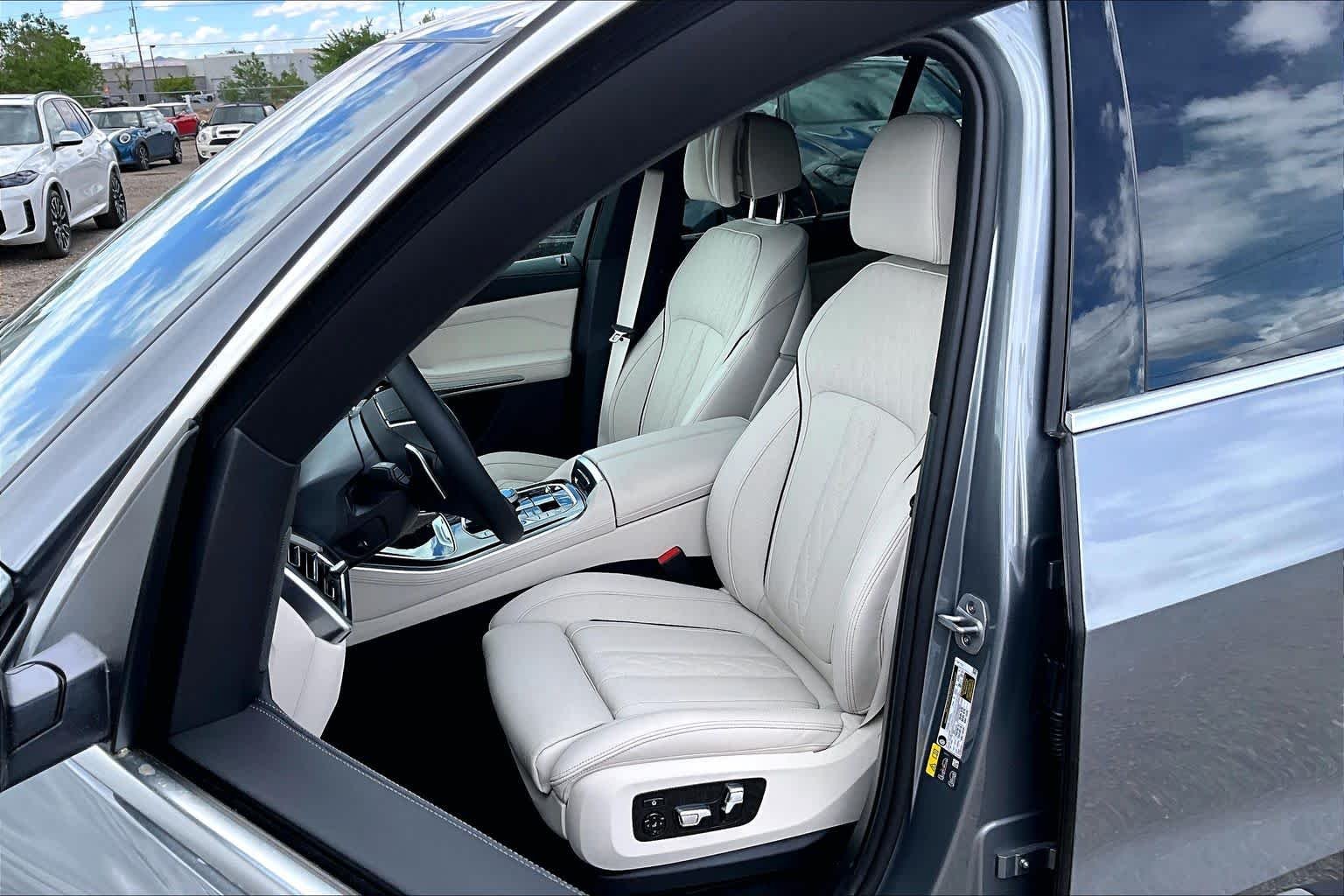 New 2026 Skyscraper Grey Metallic BMW xDrive50e image 9