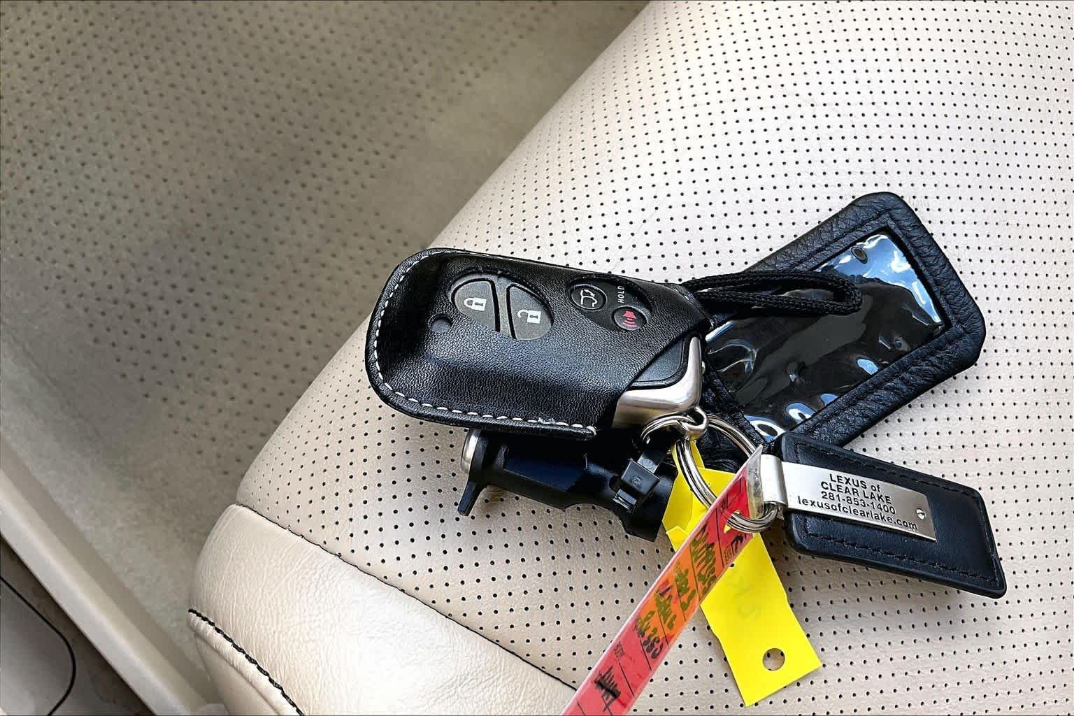 Used 2013 Starfire Pearl Lexus  image 14