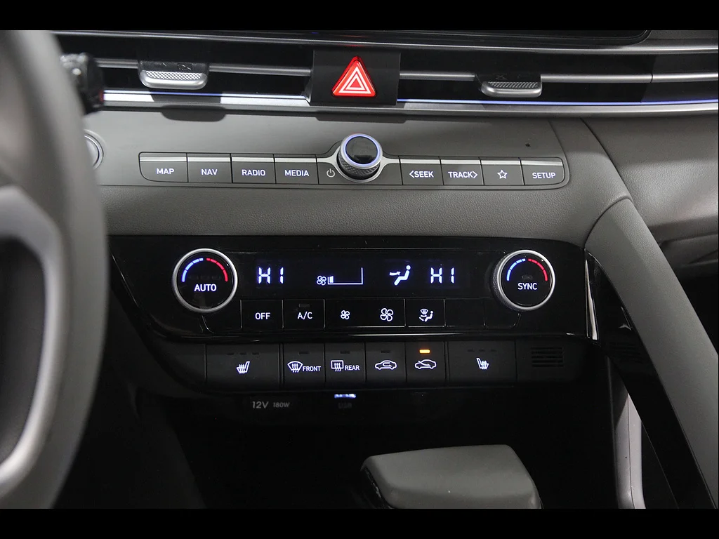 Certified Used 2025 Fluid Metal Metallic Hyundai SEL Convenience image 14