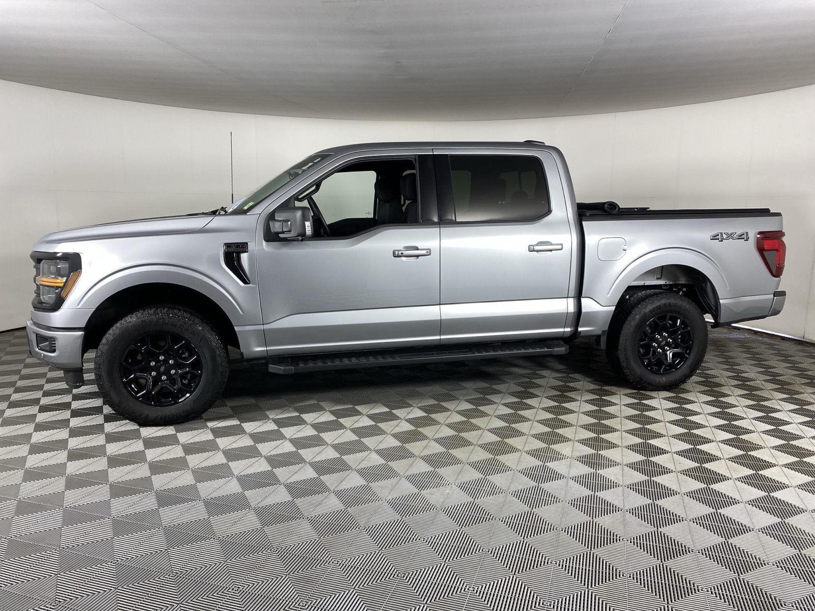 Used 2025 Iconic Silver Ford XLT image 7