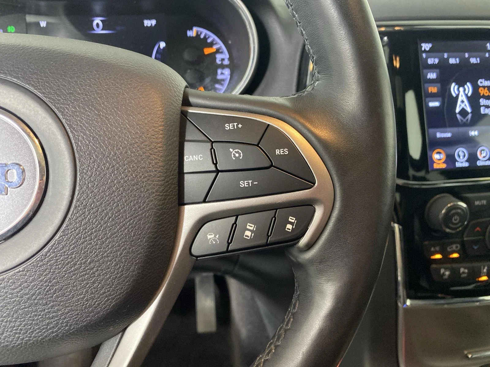 Used 2019 Velvet Red Pearlcoat Jeep Limited image 17