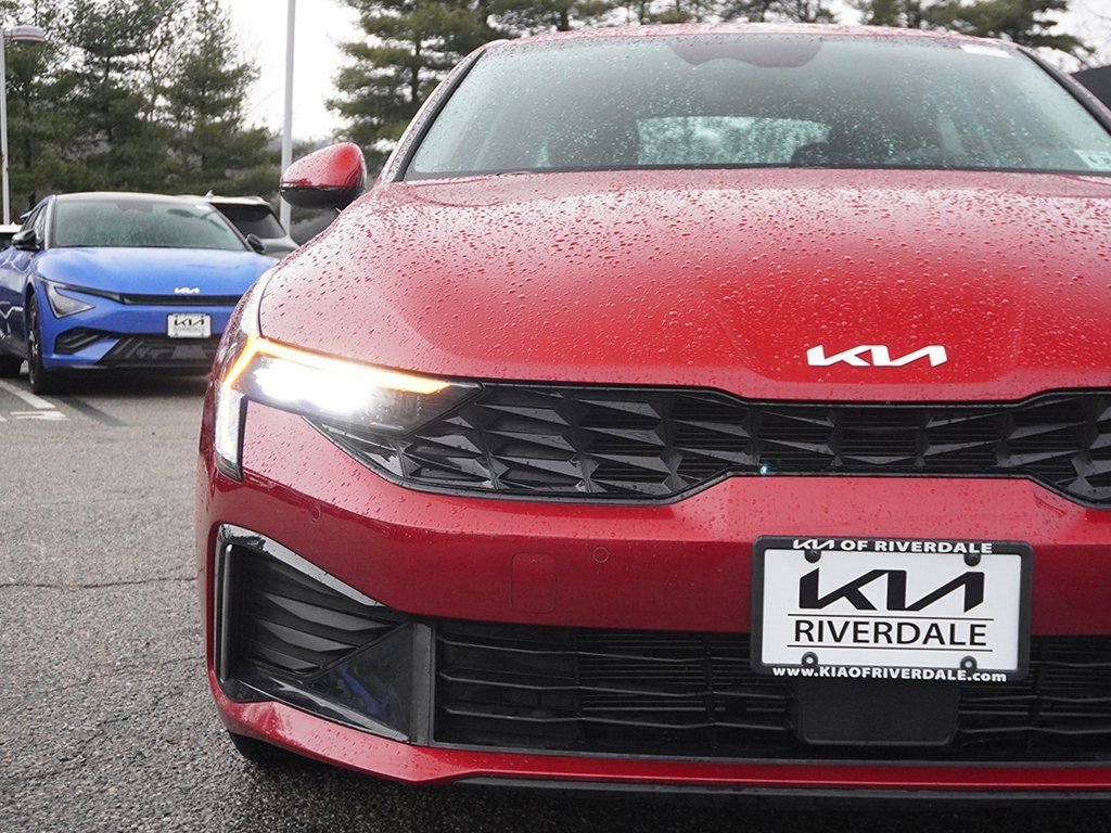 Used 2025 Red Kia LXS image 12