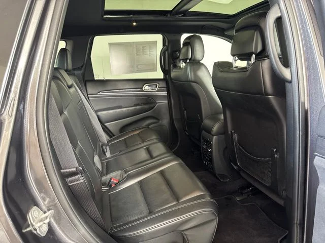 Used 2016 Granite Crystal Metallic Clearcoat Jeep Overland image 5