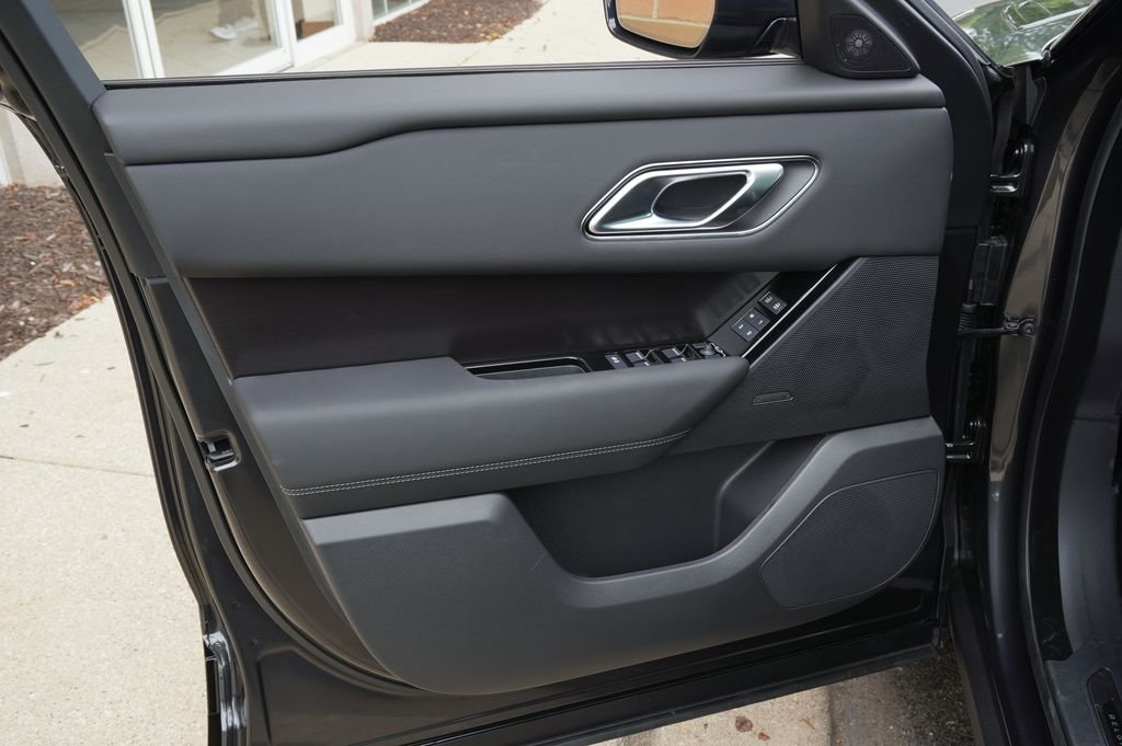 New 2026 Carpathian Grey Land Rover Belgravia Edition image 10