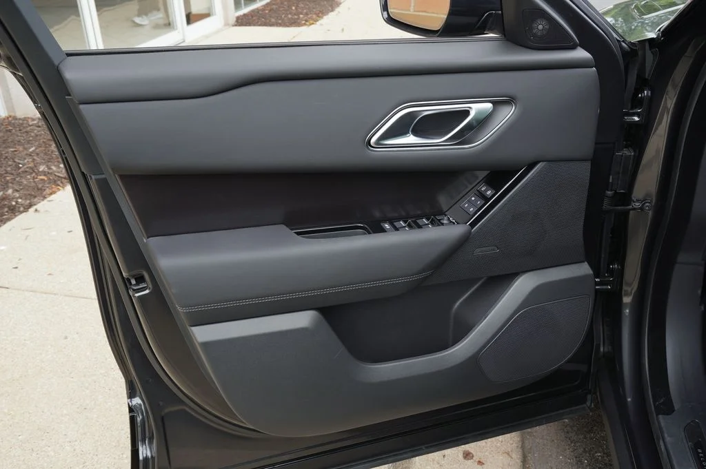 New 2026 Carpathian Grey Land Rover Belgravia Edition image 10
