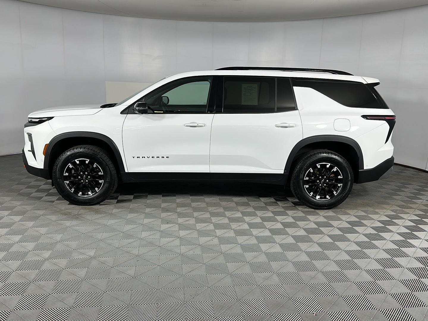 Used 2024 Summit White Chevrolet AWD Z71 image 14