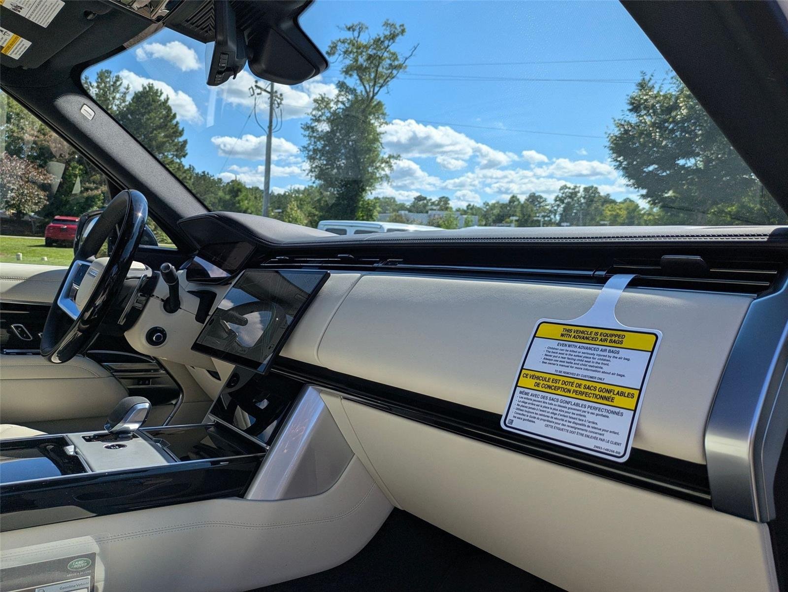 New 2026 Ostuni Pearl White Land Rover Autobiography image 38