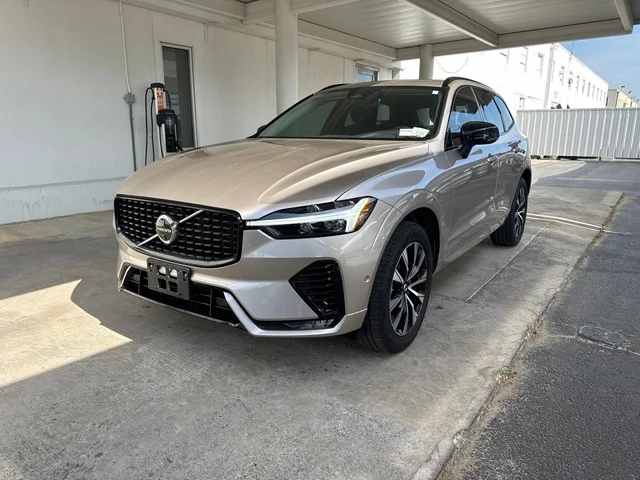 2024 Volvo XC60 B5 Plus Dark Theme