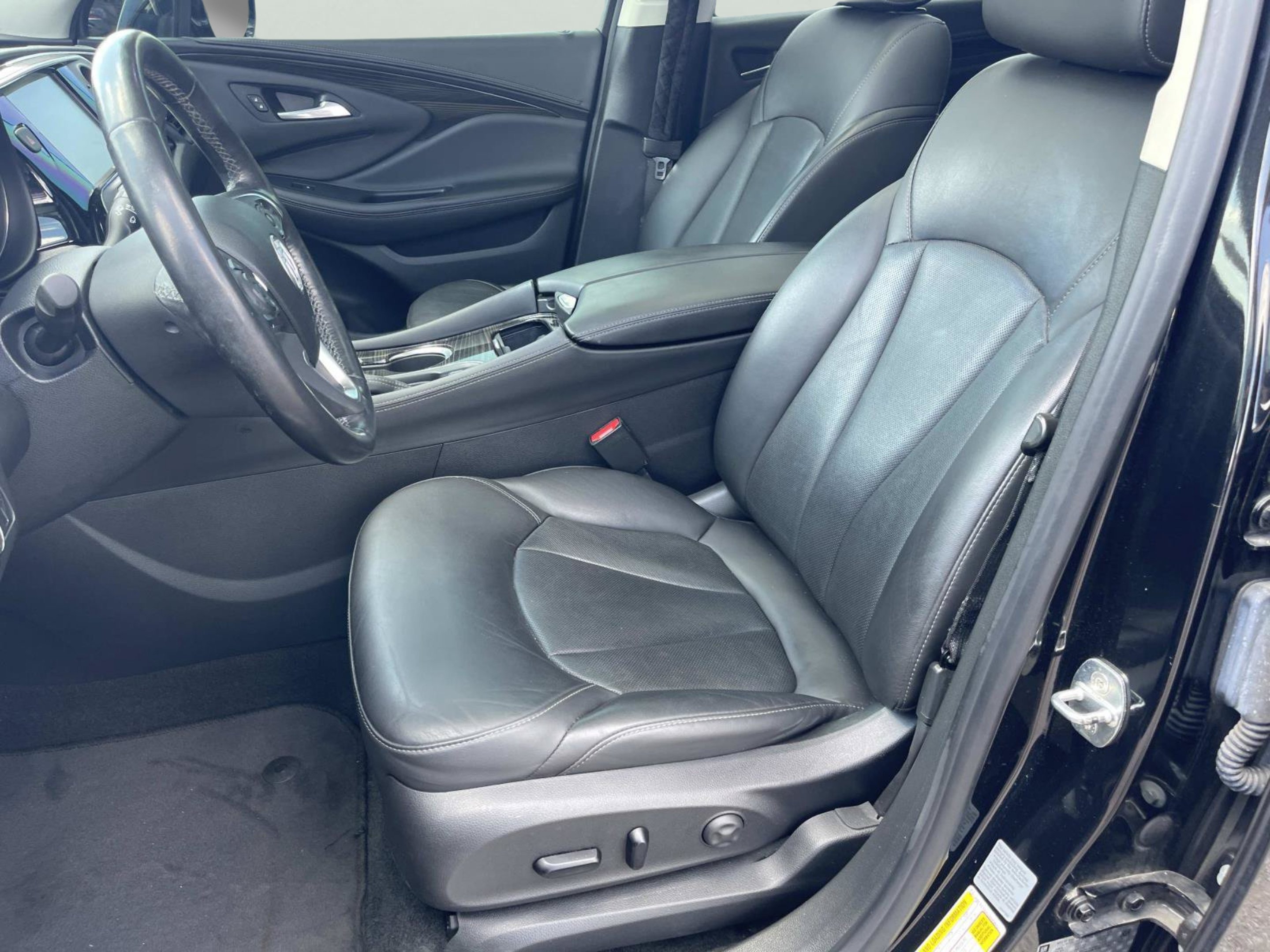 Used 2020 Ebony Twilight Metallic Buick Essence image 23