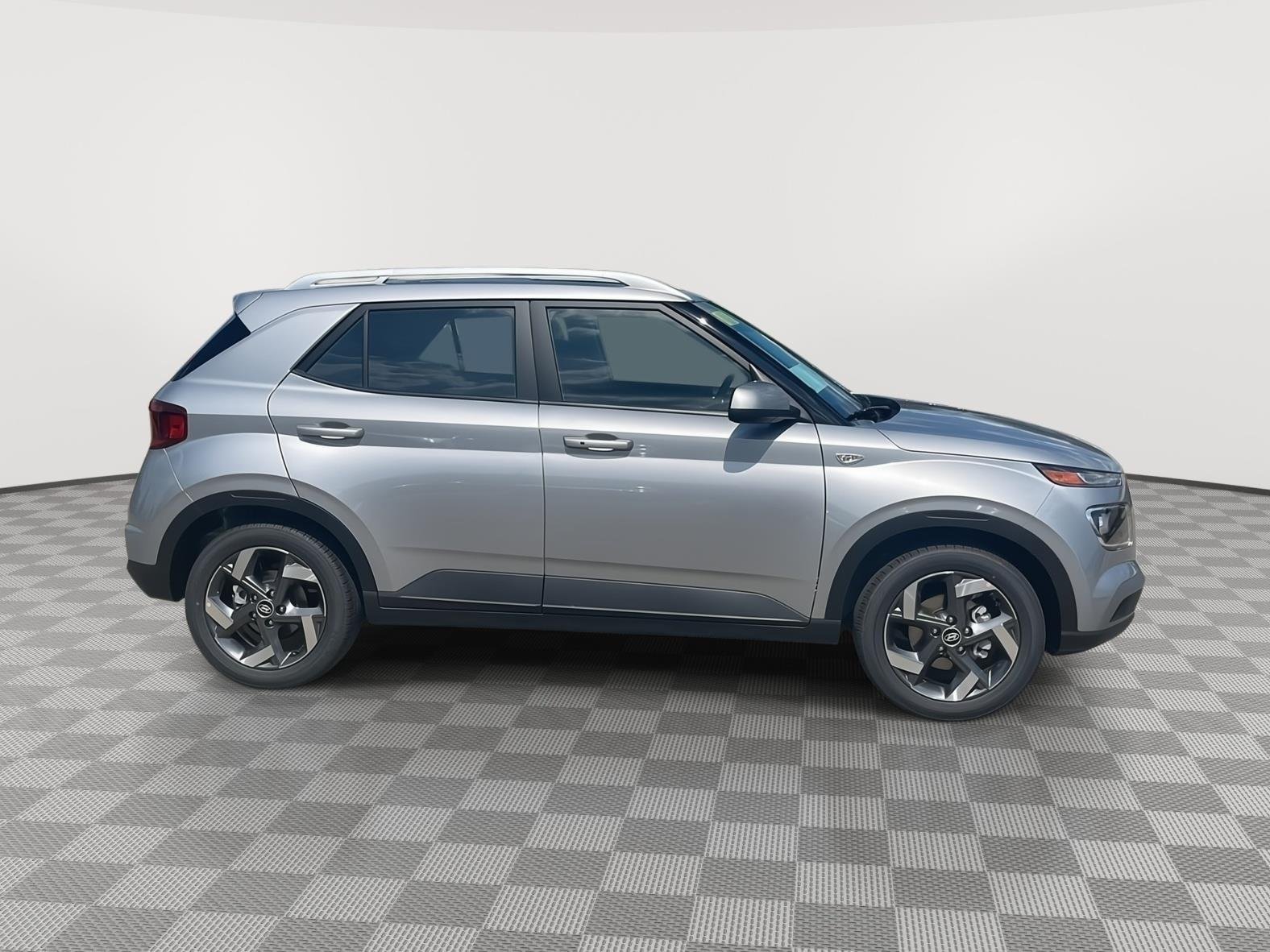 New 2026 Shimmering Silver Hyundai SEL image 4