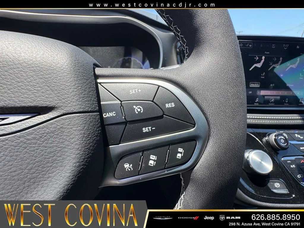 New 2027 Diamond Black Crystal Pearl-Coat Exterior Paint Chrysler Select image 23