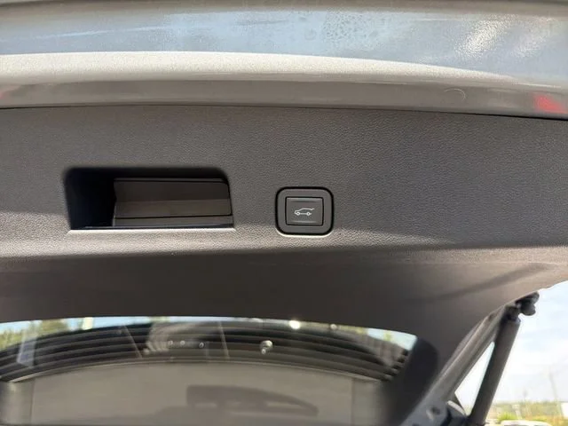 New 2026 Sterling Metallic GMC Elevation image 11