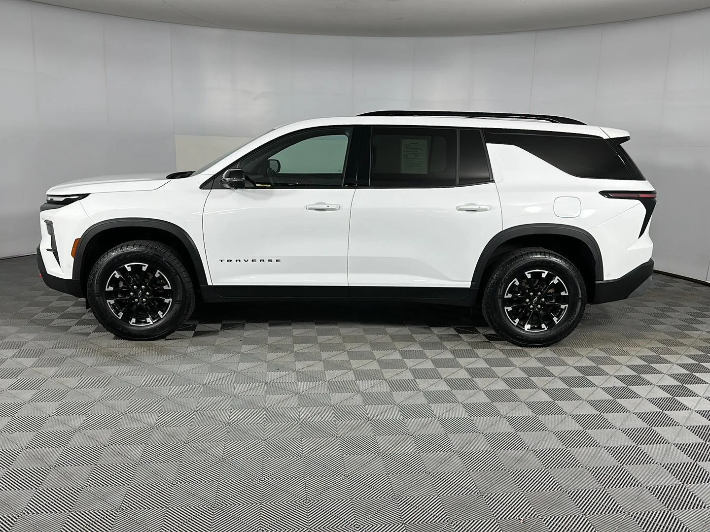 Used 2024 Summit White Chevrolet AWD Z71 image 14